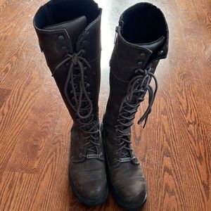 Harley Davidson Beechwood leather Boots rarely worn size 10 women